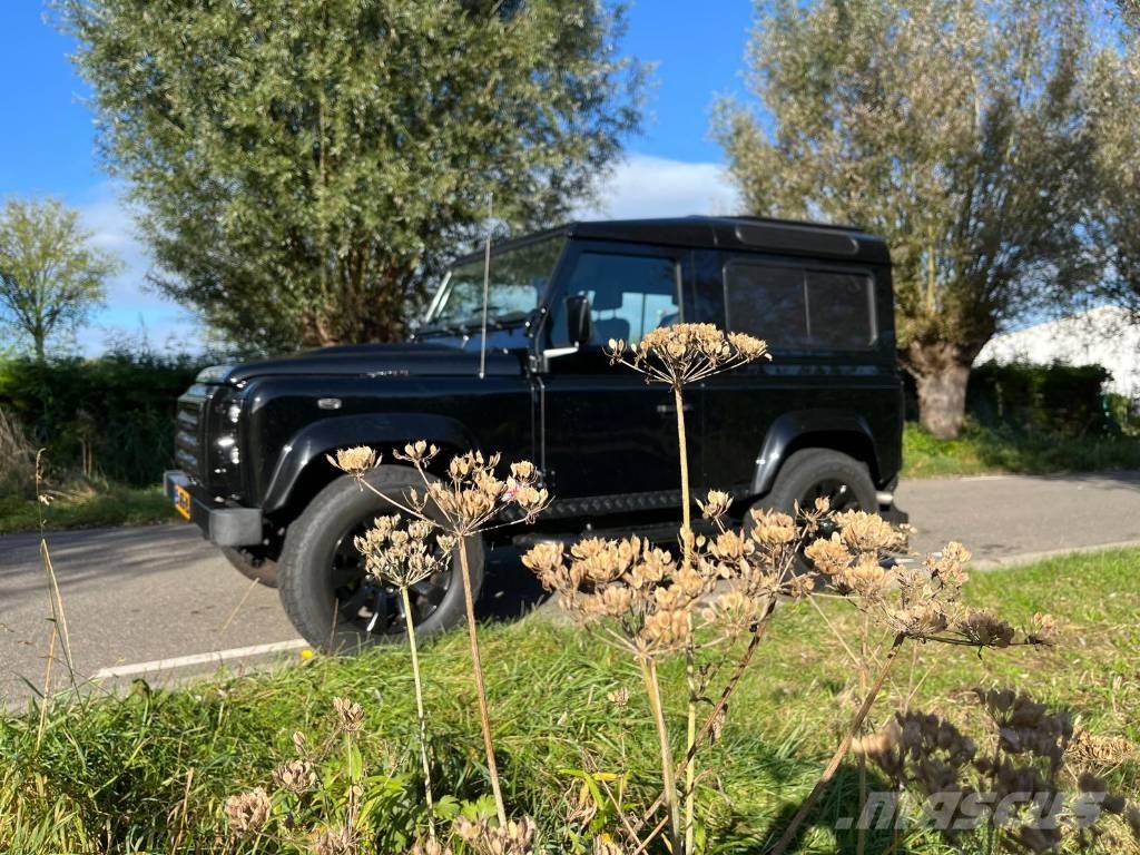 Land Rover Defender X tech with black pack Kistehergépjárművek