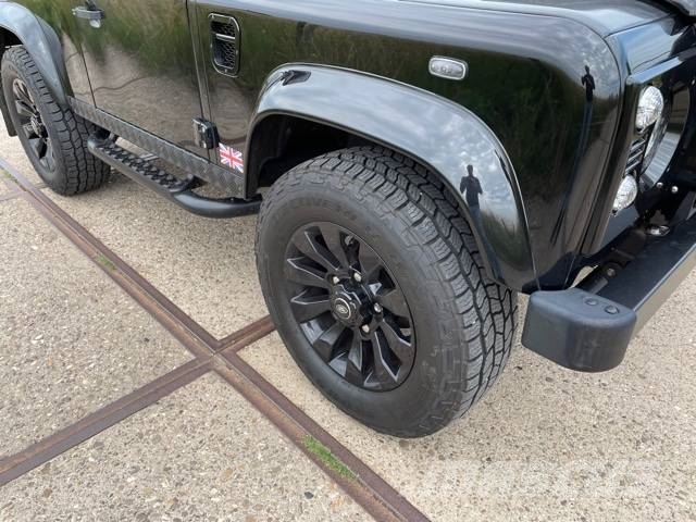 Land Rover Defender X tech with black pack Kistehergépjárművek