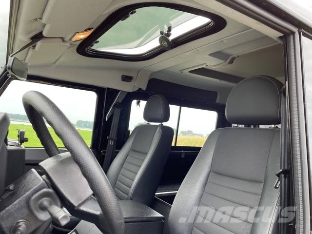 Land Rover Defender X tech with black pack Kistehergépjárművek
