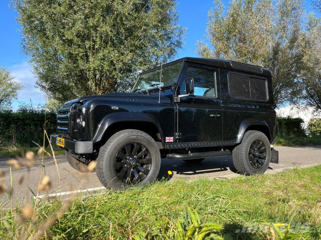 Land Rover Defender X tech with black pack Kistehergépjárművek