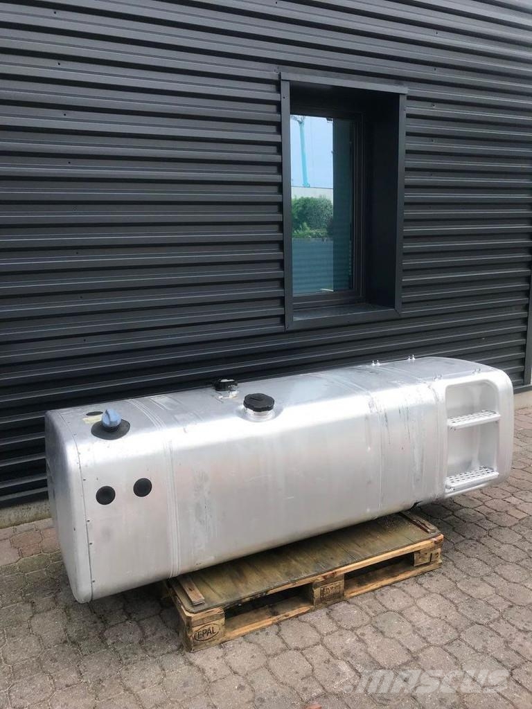 MAN 660 L + 75 L AdBlue Fuel and additive tanks