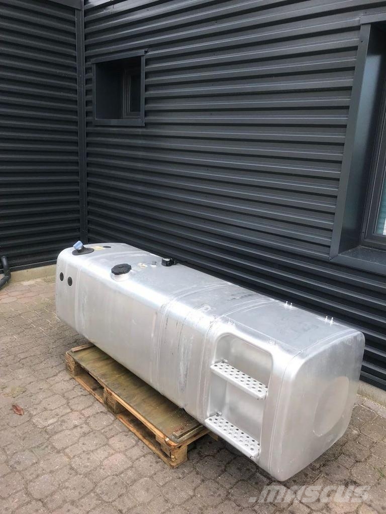 MAN 660 L + 75 L AdBlue Fuel and additive tanks