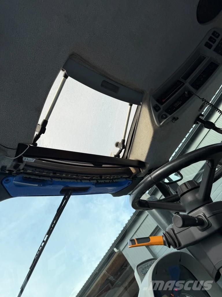 New Holland T7.245 Autocommand Traktory