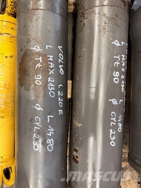 Volvo L 220  USED HYDRAULIC CYLINDER هيدروليات