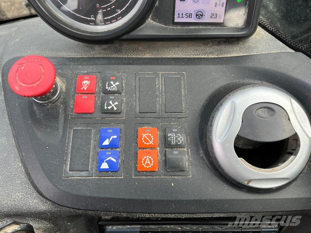 Manitou MLT 635 -130PS 伸縮臂操作車