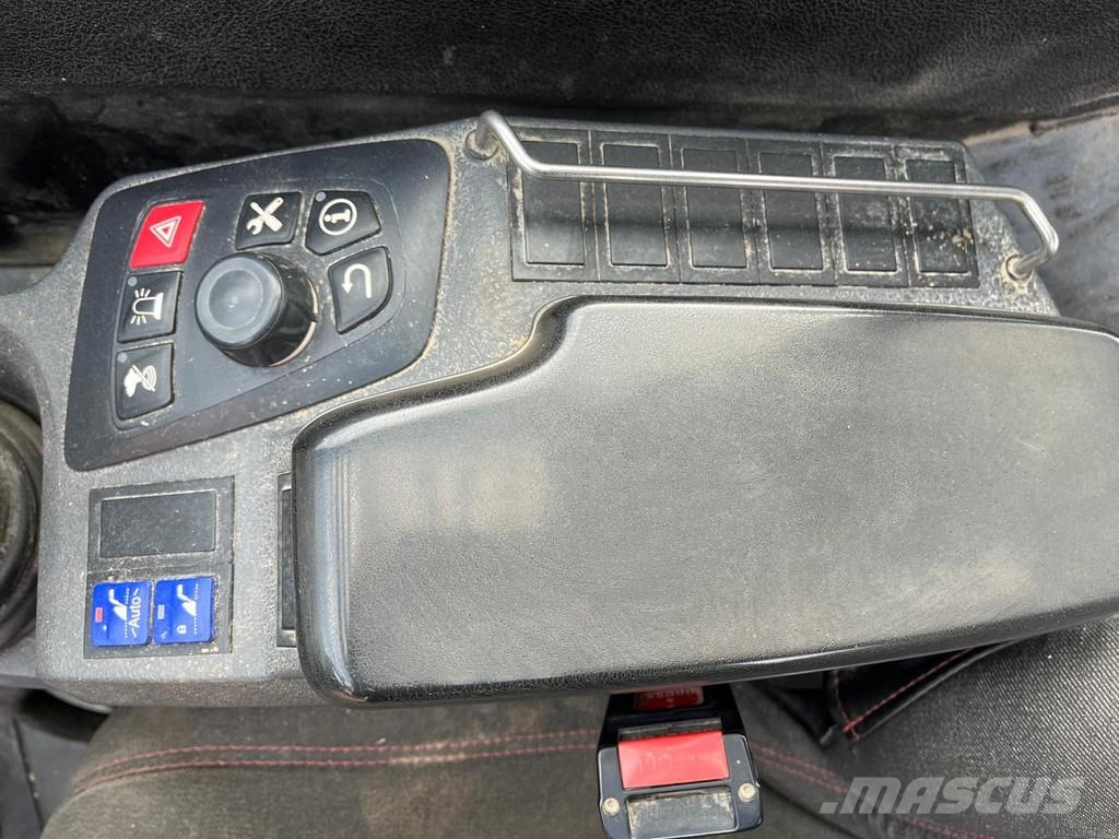 Manitou MLT 635 -130PS 伸縮臂操作車