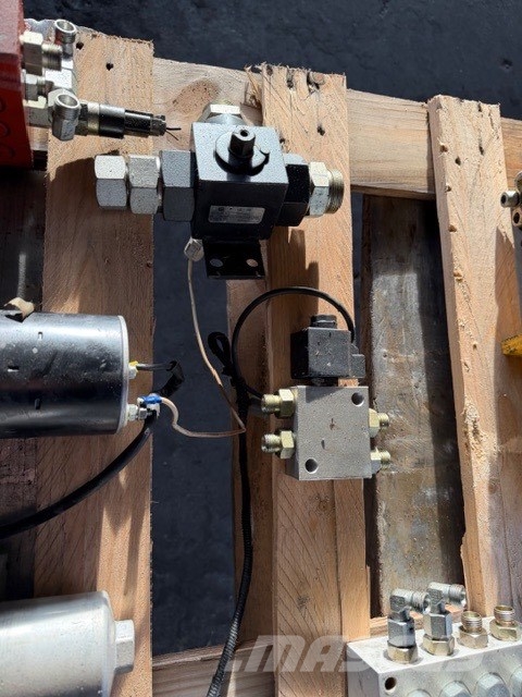 LiuGong CLG 915 D USED HYDRAULIC PARTS هيدروليات
