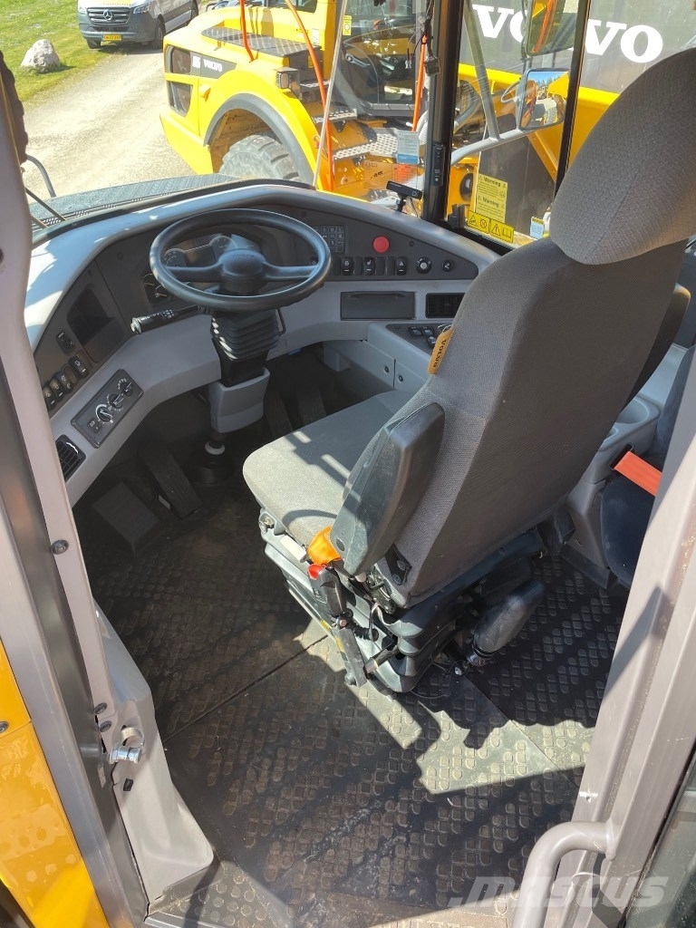 Volvo A30G アーティキュレート式ダンプトラック
