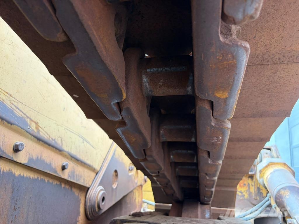 CAT D8T Buldozer sobre oruga