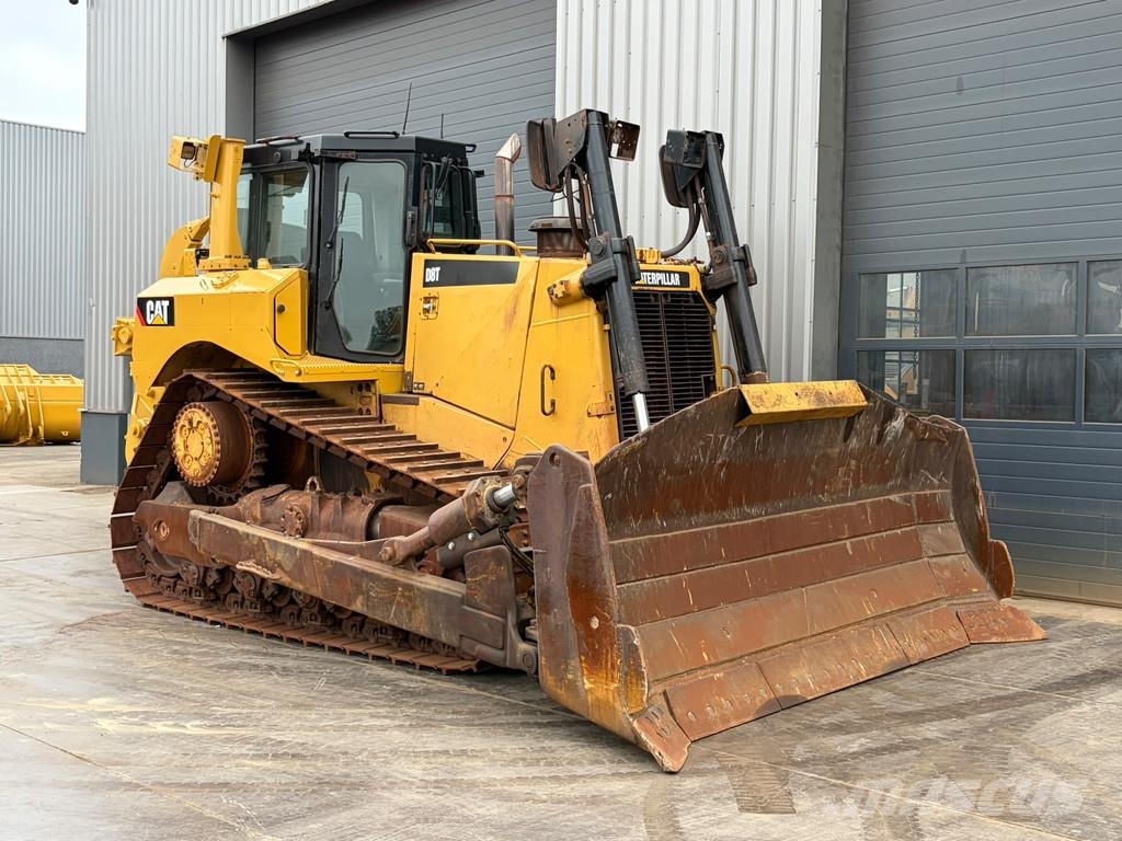 CAT D8T Buldozer sobre oruga