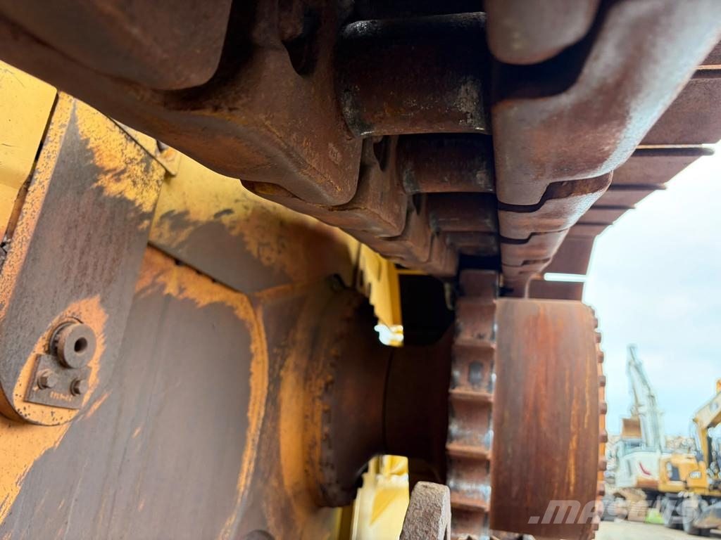 CAT D8T Buldozer sobre oruga