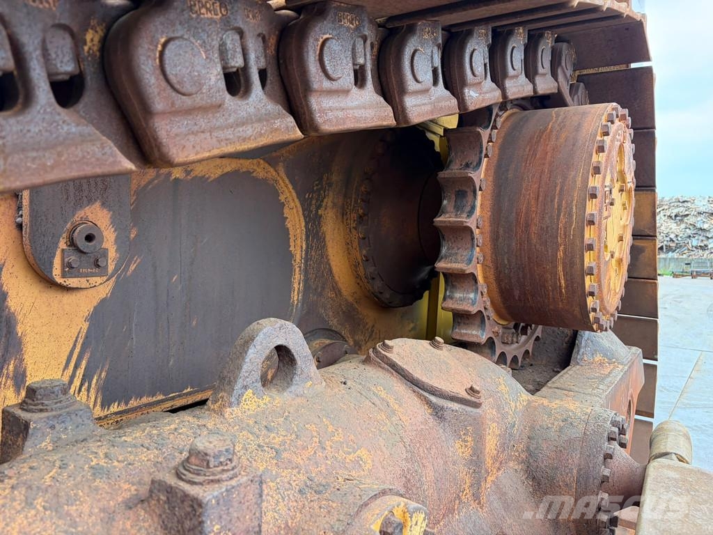 CAT D8T Buldozer sobre oruga