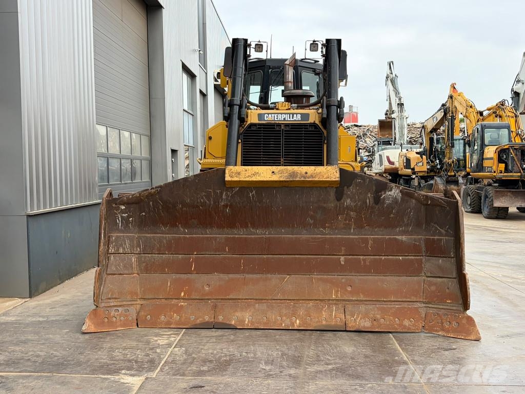 CAT D8T Buldozer sobre oruga