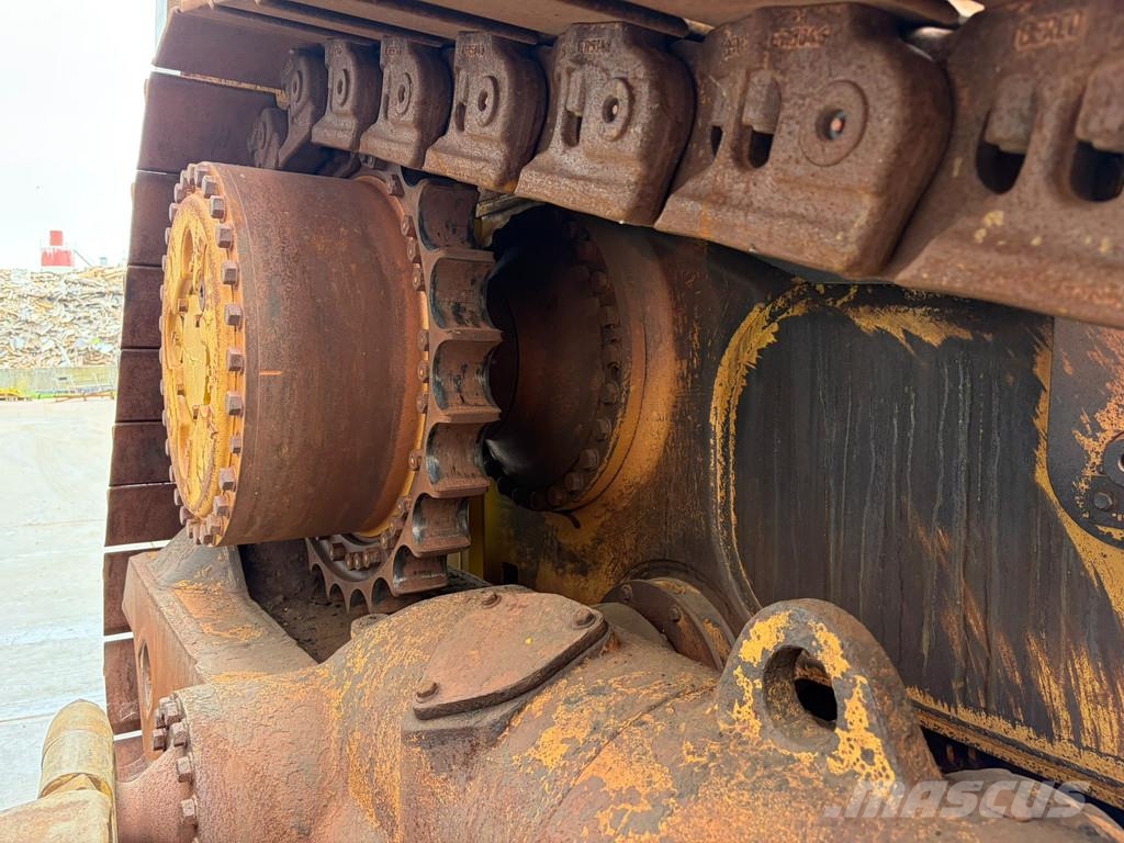 CAT D8T Buldozer sobre oruga