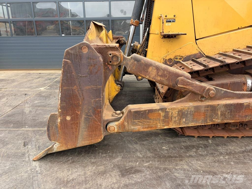 CAT D8T Buldozer sobre oruga