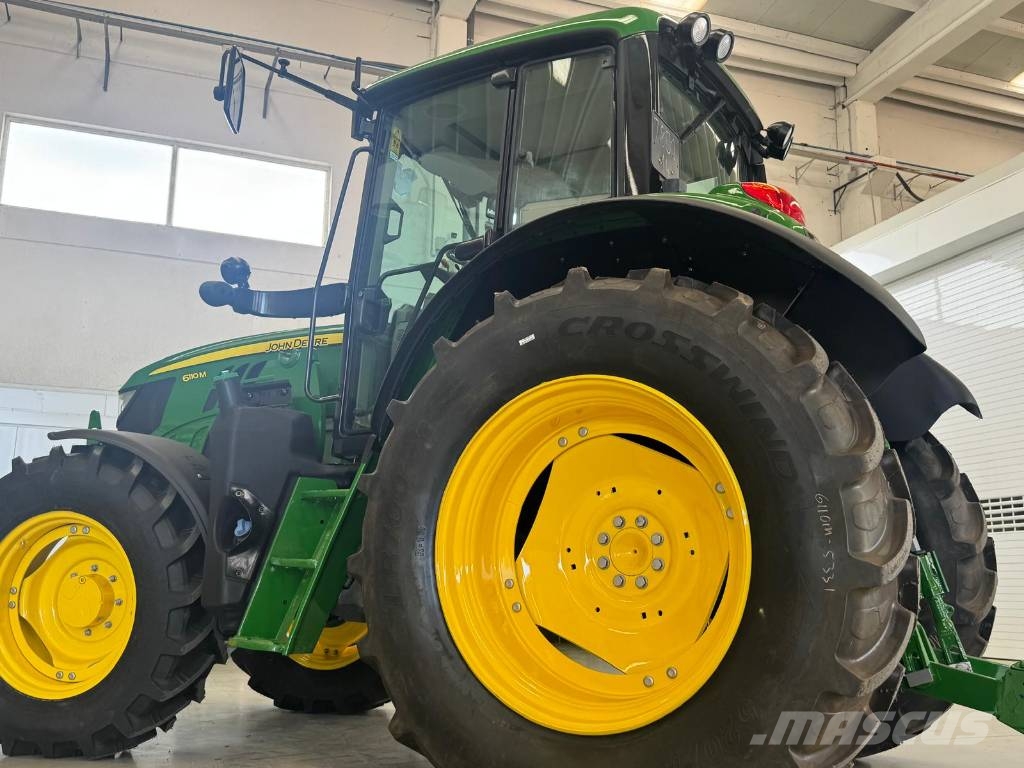 John Deere 6110M CON PALA QUICKE Q5 Traktori