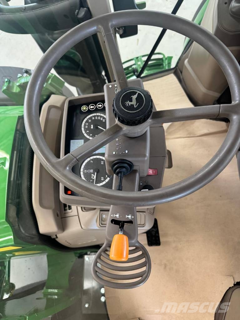 John Deere 6110M CON PALA QUICKE Q5 Traktori