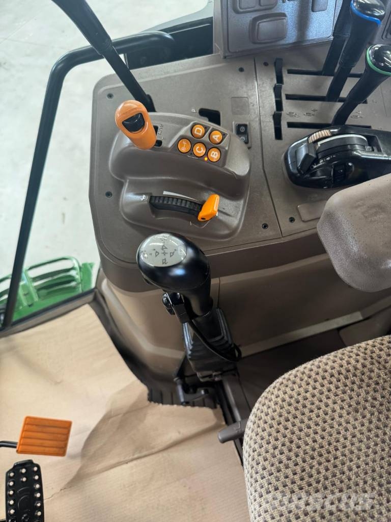 John Deere 6110M CON PALA QUICKE Q5 Traktori