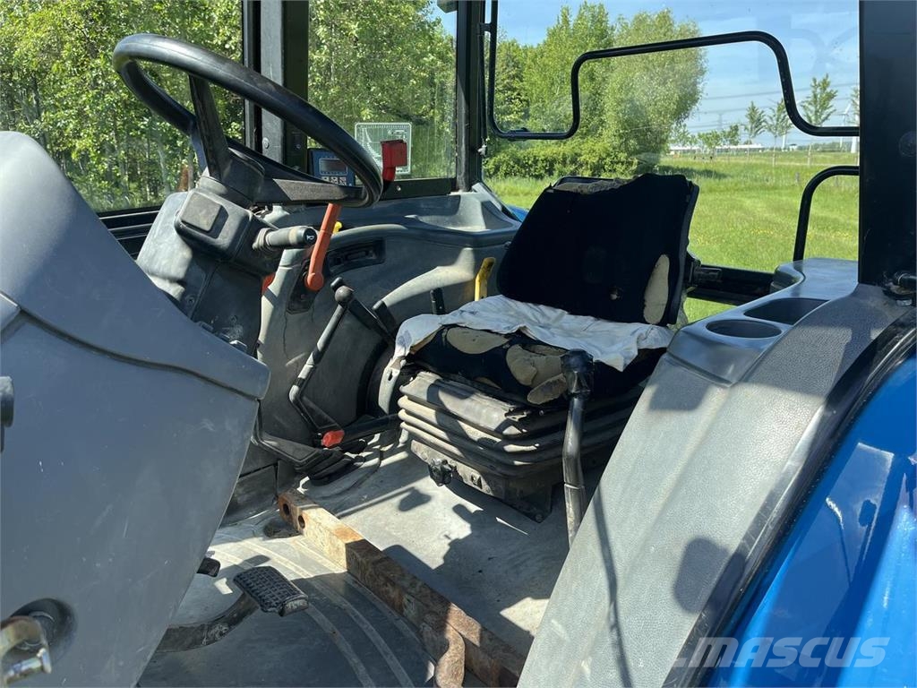 New Holland 7635 Traktori