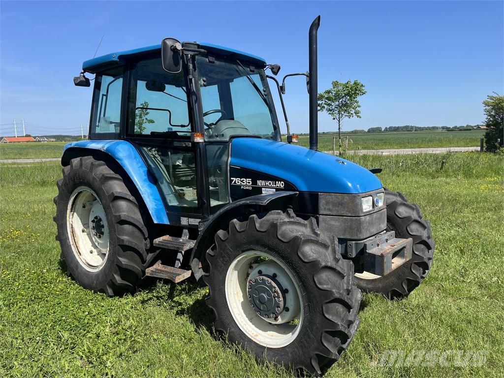 New Holland 7635 Traktori