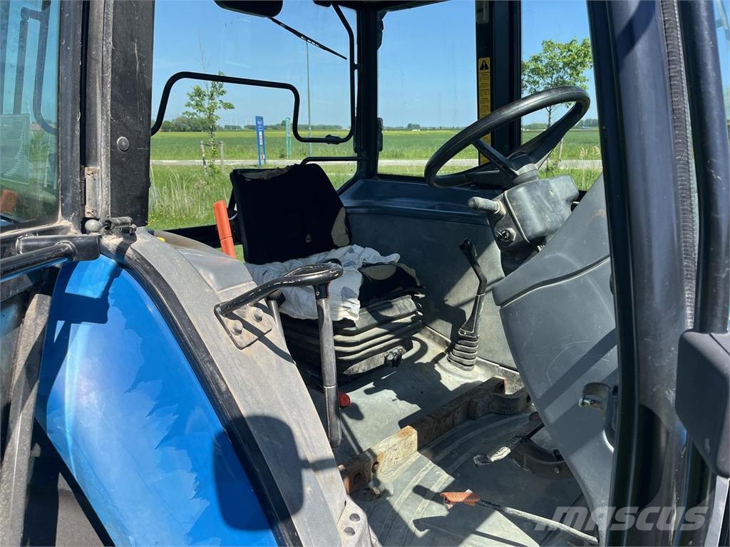 New Holland 7635 Traktori