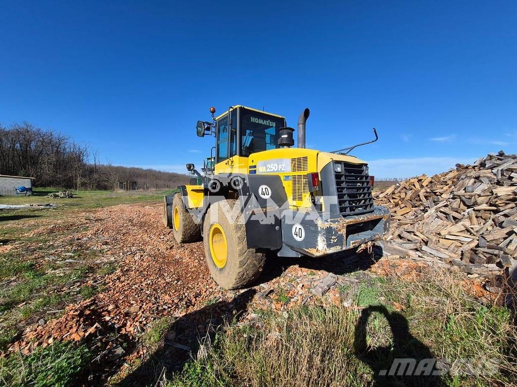Komatsu WA250PZ-6 Carregadeiras de rodas