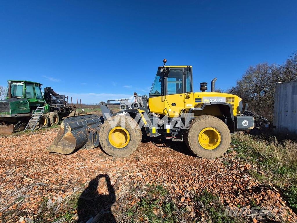 Komatsu WA250PZ-6 Carregadeiras de rodas