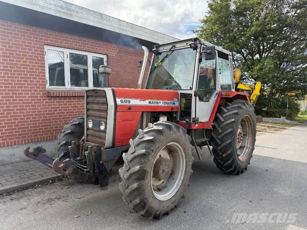Massey Ferguson 699