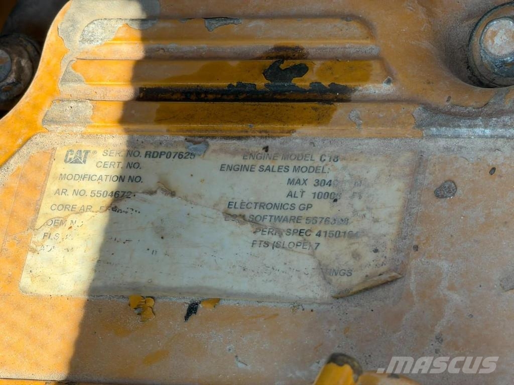 CAT 390FL Semi Longreach 8.4M boom en 7.5M stick حفارات زحافة