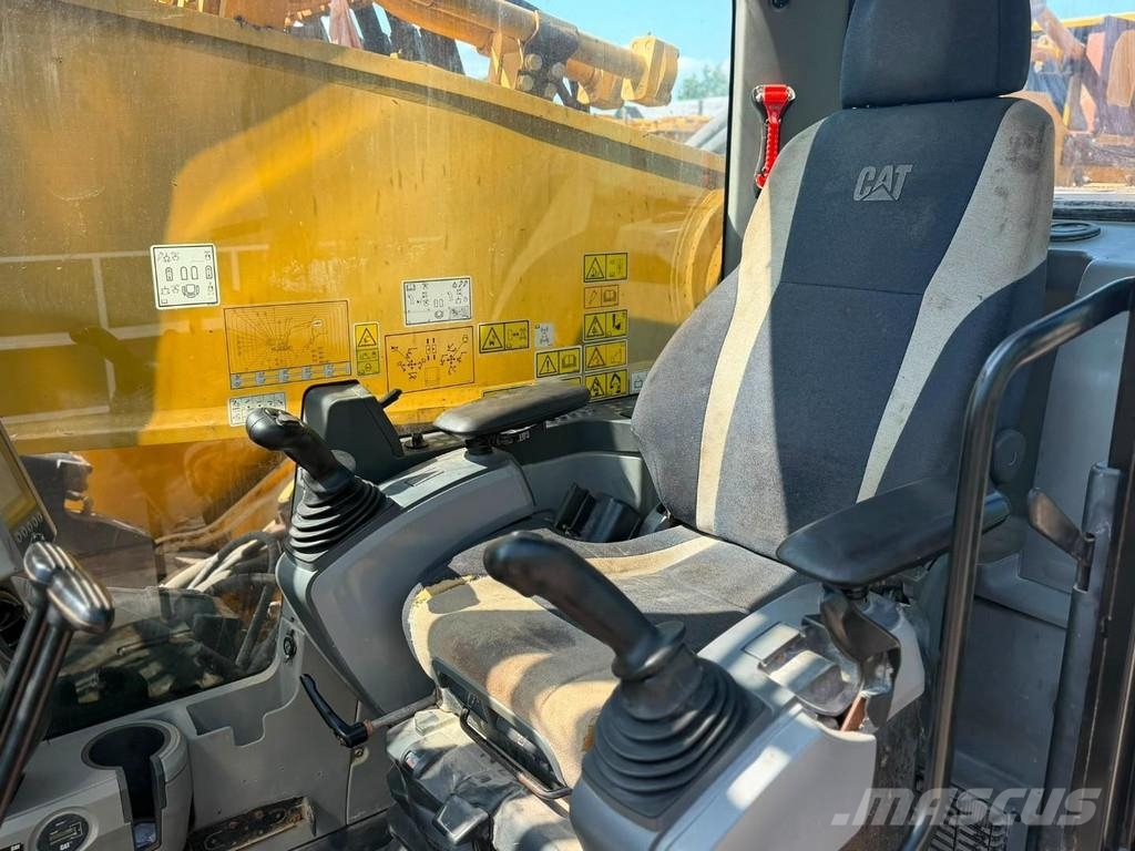 CAT 390FL Semi Longreach 8.4M boom en 7.5M stick حفارات زحافة