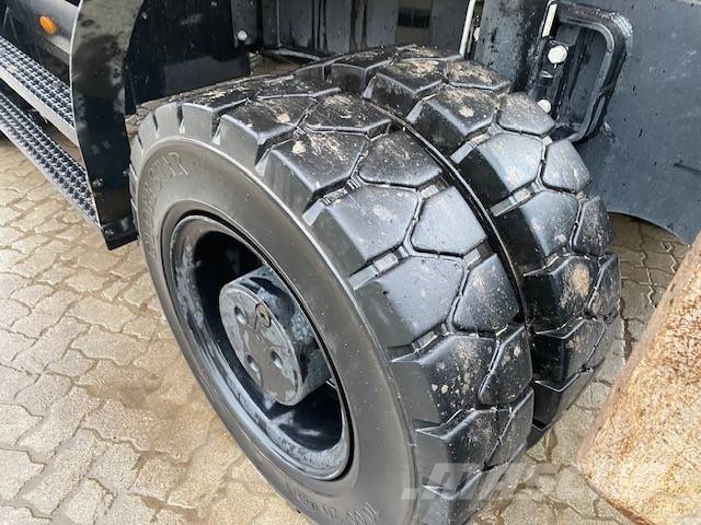 CAT MH 3022 MIETE / RENTAL (12002178) Bagri za prekladanje primarnih/sekundarnih surovin
