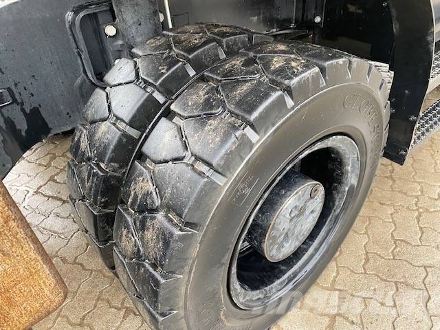 CAT MH 3022 MIETE / RENTAL (12002178) Bagri za prekladanje primarnih/sekundarnih surovin