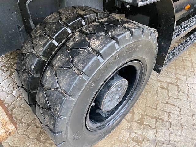 CAT MH 3022 MIETE / RENTAL (12002178) Bagri za prekladanje primarnih/sekundarnih surovin