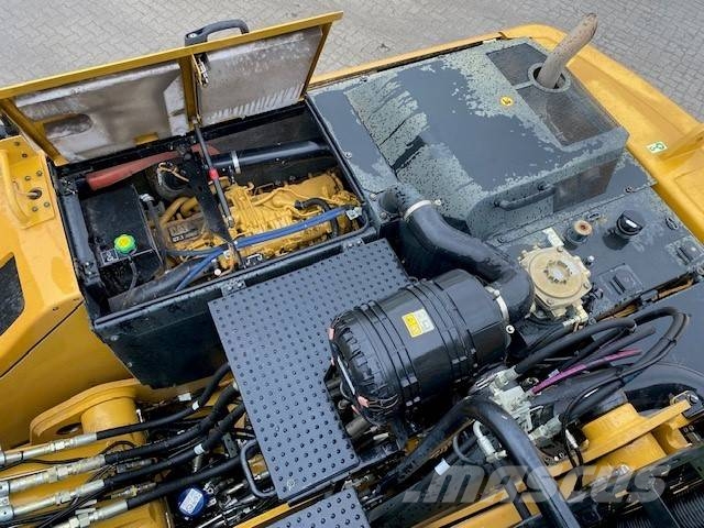 CAT MH 3022 MIETE / RENTAL (12002178) Bagri za prekladanje primarnih/sekundarnih surovin