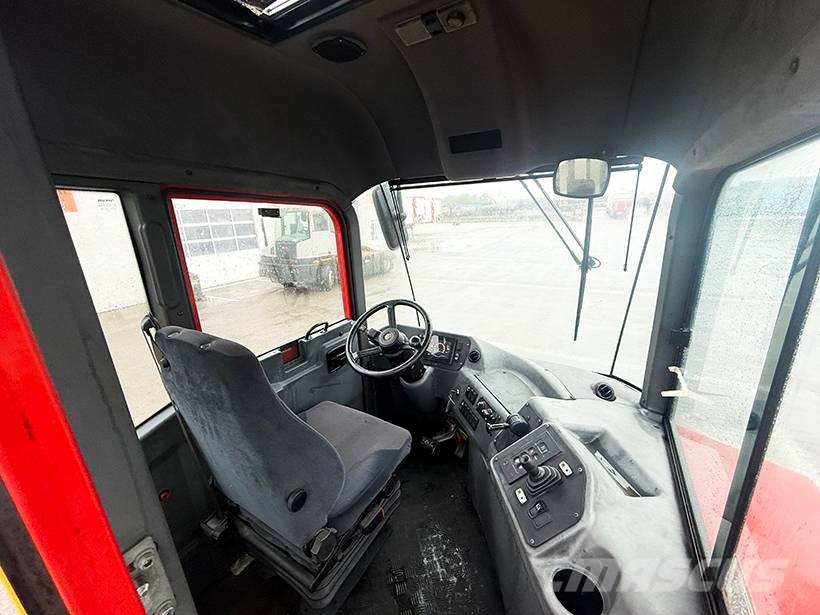 Kalmar Terminal tractor / Terminal-Zugmaschine / Cabezas tractoras
