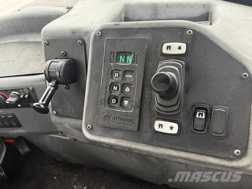 Kalmar Terminal tractor / Terminal-Zugmaschine / Cabezas tractoras