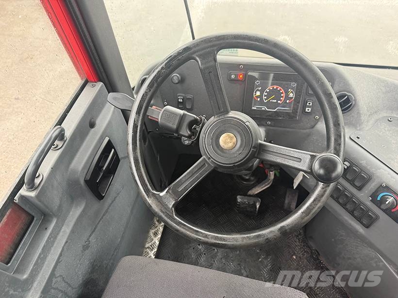 Kalmar Terminal tractor / Terminal-Zugmaschine / Cabezas tractoras