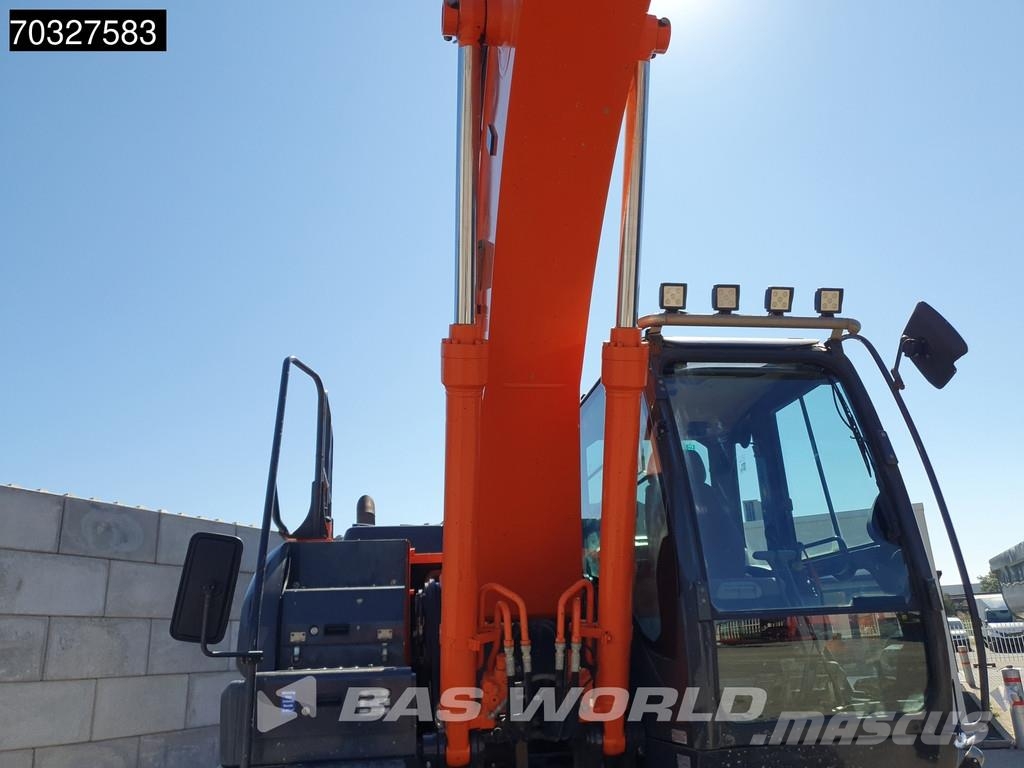 Hitachi ZX210 LC -6 Raupenbagger