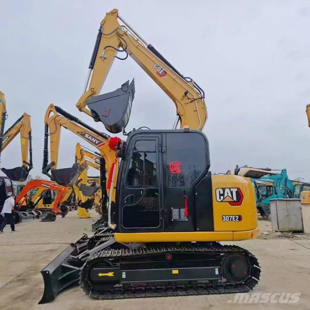 CAT 307E2 中型挖掘机