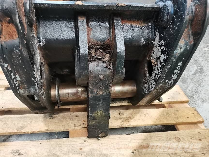 CAT TH 220 equipment frame Wysięgniki i ramiona