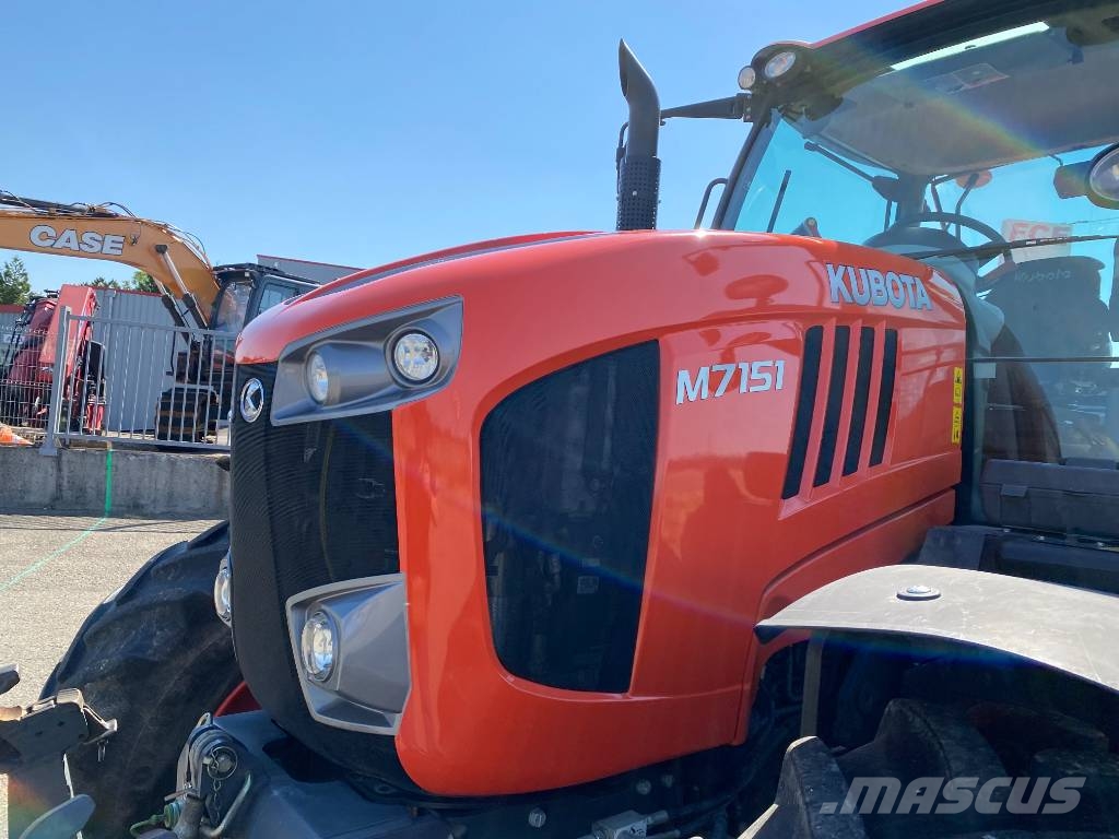Kubota M7151/Premium-Powershift A REPARER Traktory