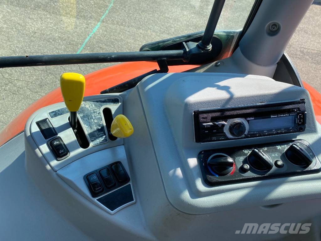 Kubota M7151/Premium-Powershift A REPARER Traktory