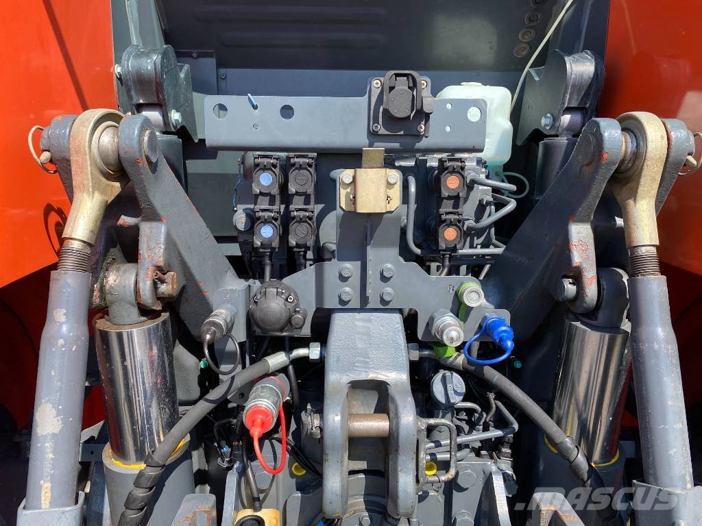 Kubota M7151/Premium-Powershift A REPARER Traktory
