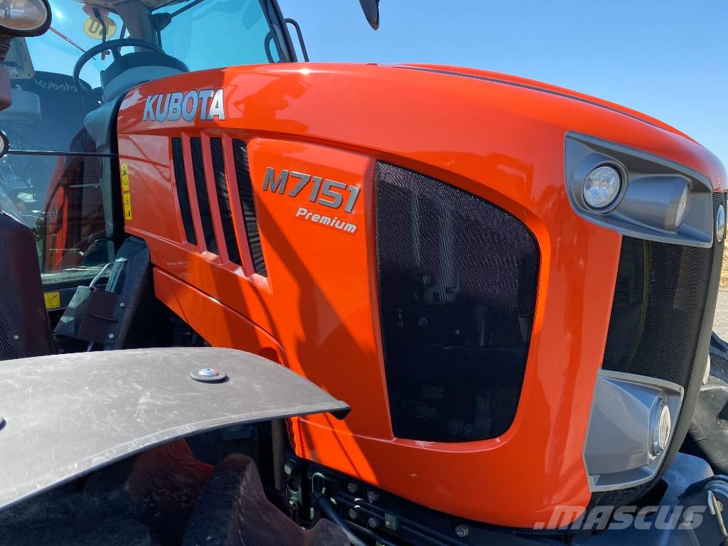Kubota M7151/Premium-Powershift A REPARER Traktory