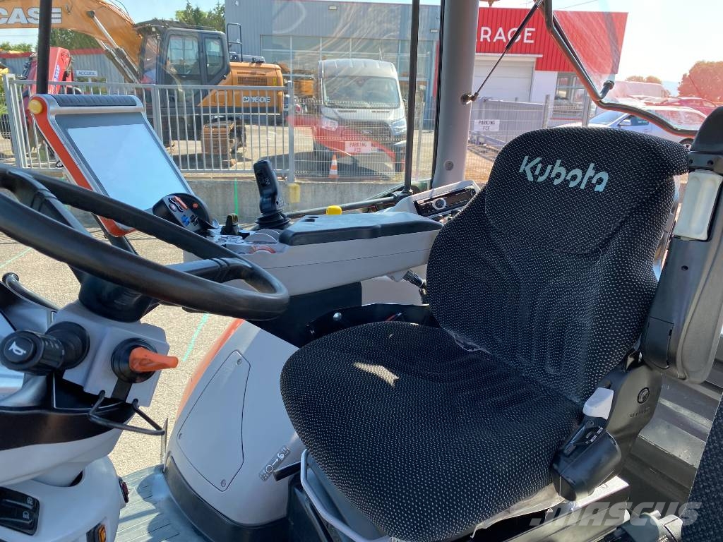 Kubota M7151/Premium-Powershift A REPARER Traktory