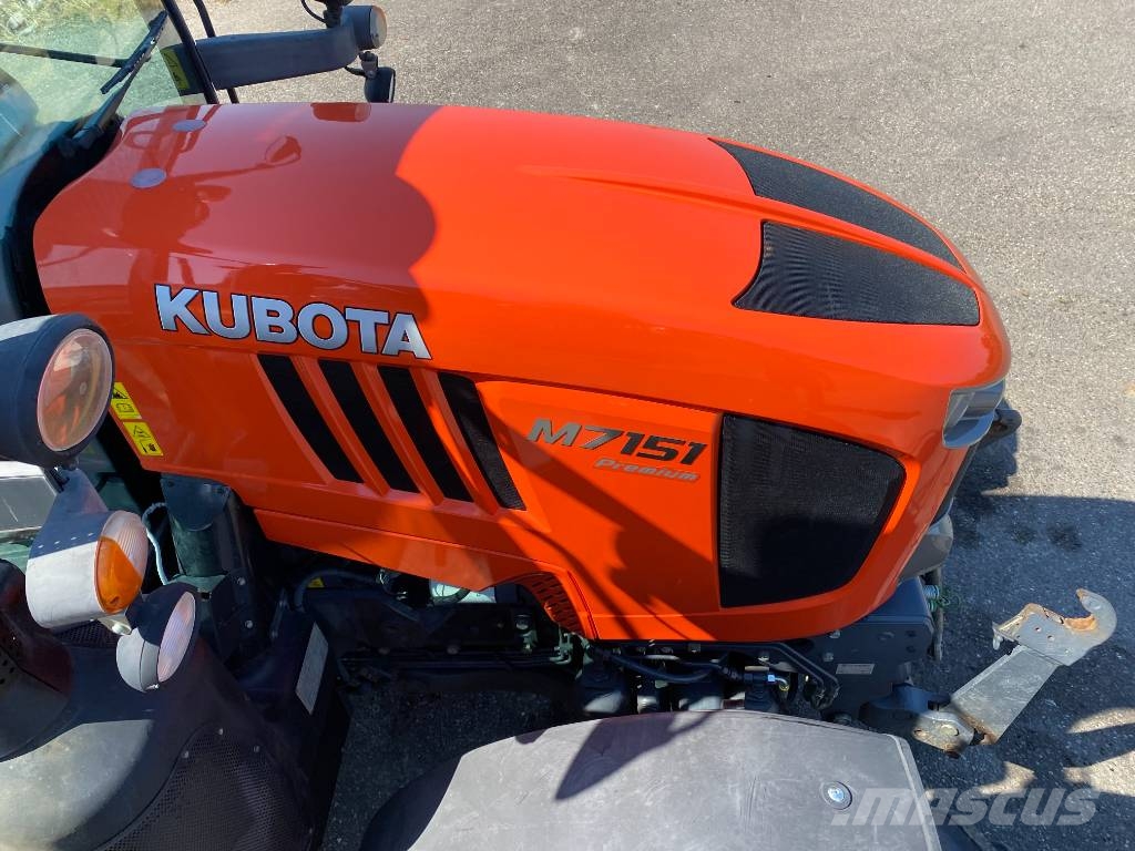 Kubota M7151/Premium-Powershift A REPARER Traktory