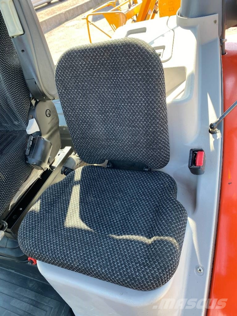 Kubota M7151/Premium-Powershift A REPARER Traktory
