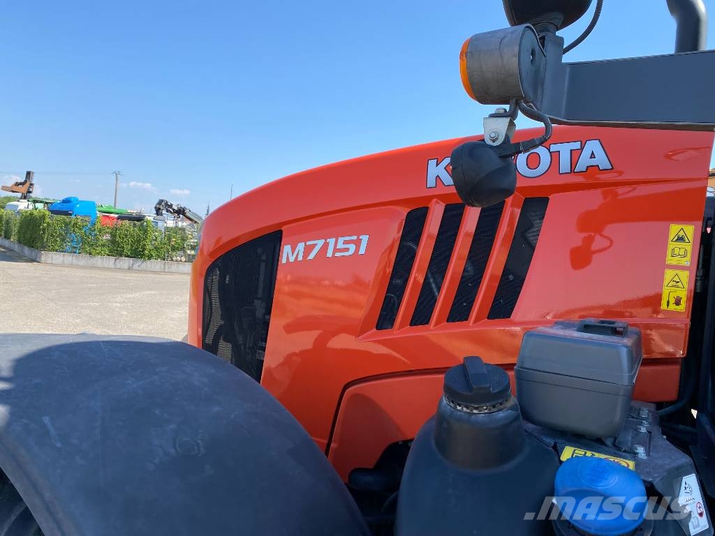 Kubota M7151/Premium-Powershift A REPARER Traktory