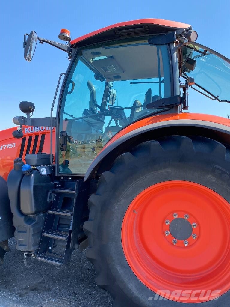 Kubota M7151/Premium-Powershift A REPARER Traktory