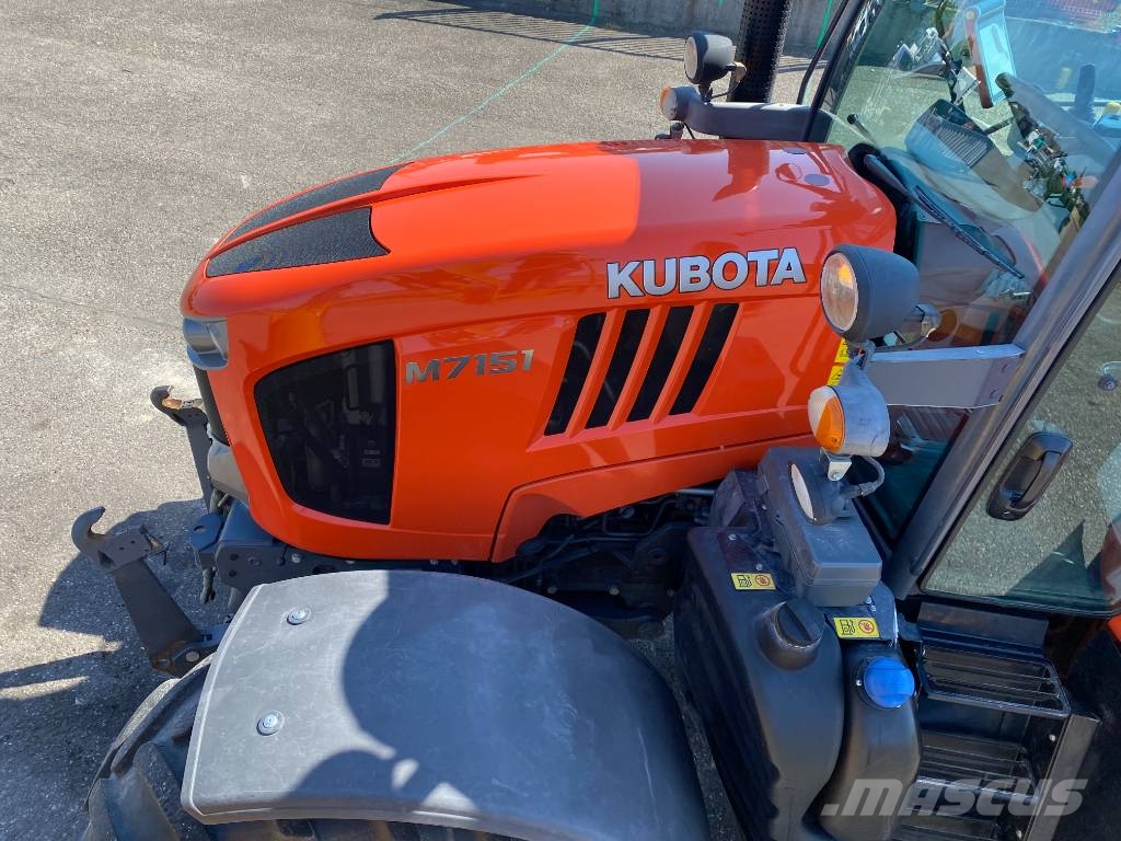 Kubota M7151/Premium-Powershift A REPARER Traktory